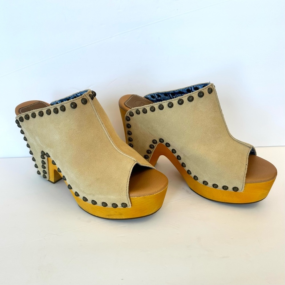 Dingo Peace N Love Sand Beige Suede and wooden studded platform Clogs, size 9.5